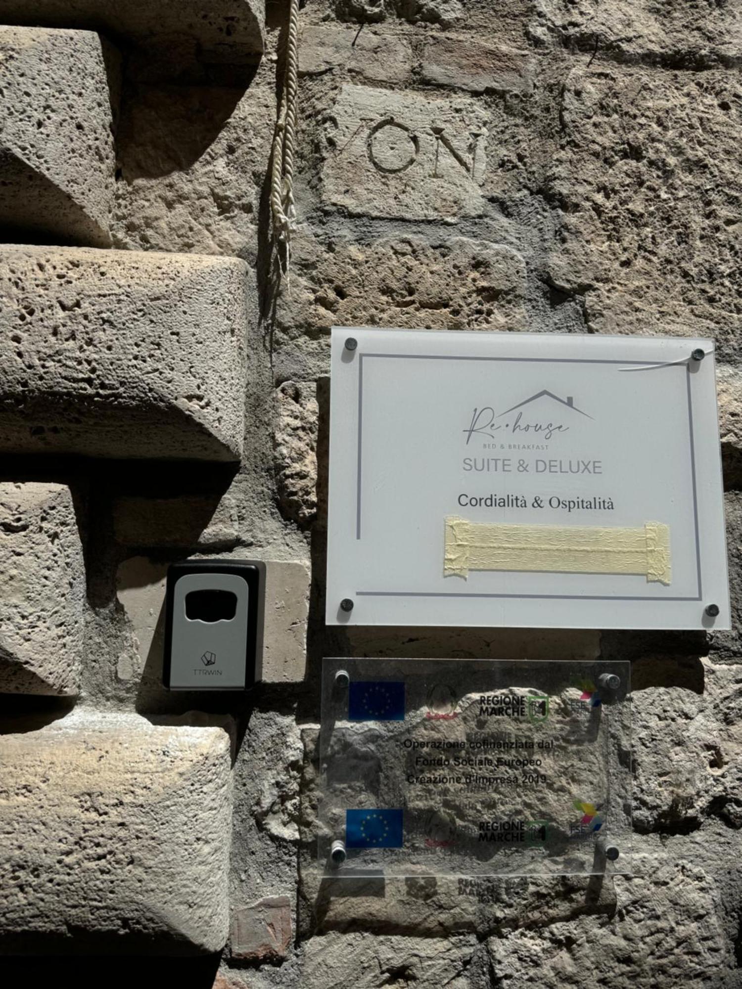 Re House Suite & Deluxe Apartament Ασκόλι Πιτσένο Εξωτερικό φωτογραφία